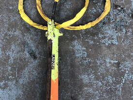 Larzep Hydraulic Porta Power Hand Pump with Hose Model W10707 - picture1' - Click to enlarge