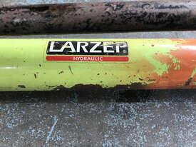 Larzep Hydraulic Porta Power Hand Pump with Hose Model W10707 - picture2' - Click to enlarge