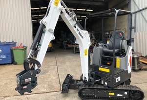 GARDNER ENGINEERING - Bobcat E20 Tilt Hitch