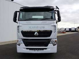 New Diamond Reo T7 6x4 540HP Sleeper Cab Prime Mover - picture0' - Click to enlarge