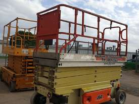 Heavy reduction - 32ft JLG Electric scissor lift - 10 metres - picture0' - Click to enlarge