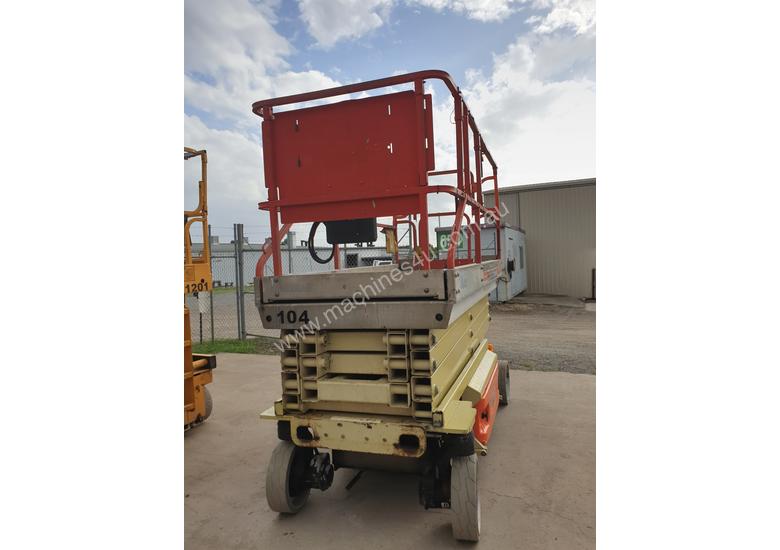 caption Heavy reduction - 32ft JLG Electric scissor lift - 10 metres