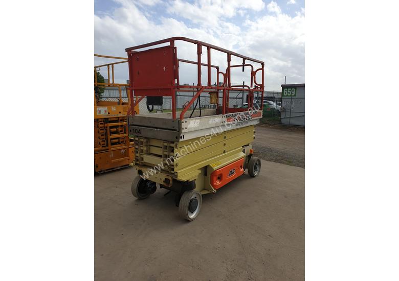 caption Heavy reduction - 32ft JLG Electric scissor lift - 10 metres