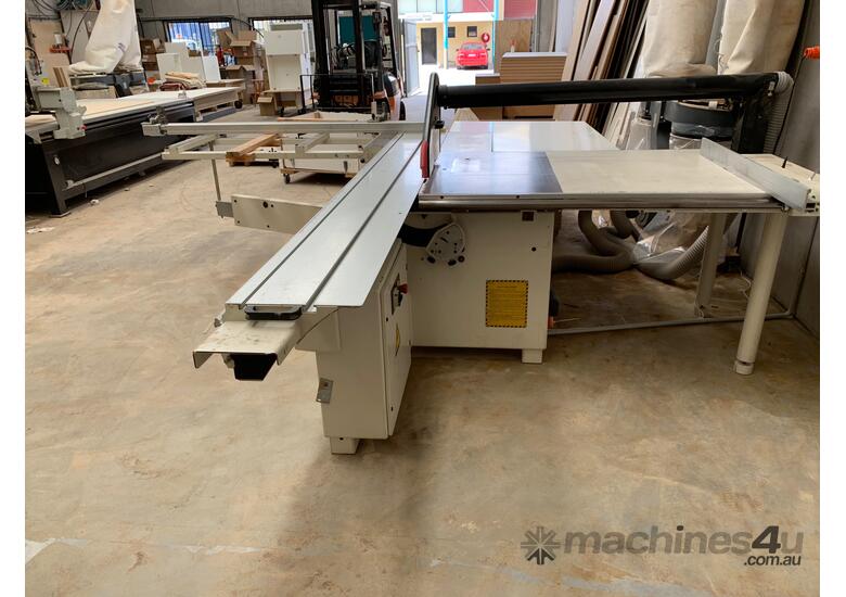 caption SCM SI400E Sliding Panel Saw