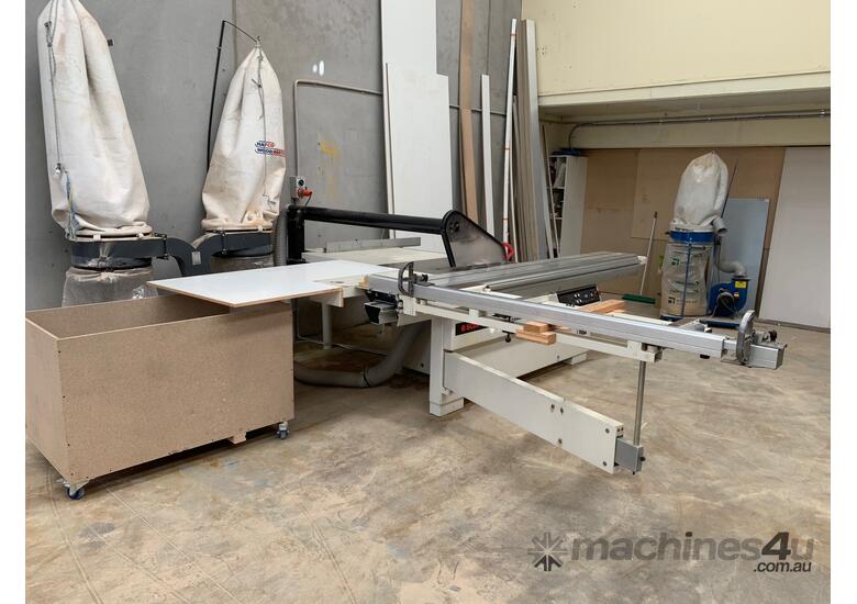 caption SCM SI400E Sliding Panel Saw