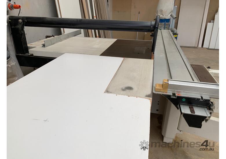 caption SCM SI400E Sliding Panel Saw