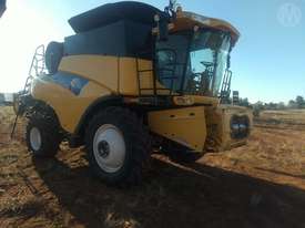 New Holland CR9060 - picture0' - Click to enlarge