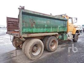 FORD L9000 Tipper Truck (T/A) - picture2' - Click to enlarge