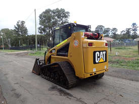 Caterpillar 247B Skid Steer Loader - picture2' - Click to enlarge