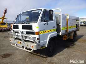 1993 Isuzu NPS300 - picture2' - Click to enlarge
