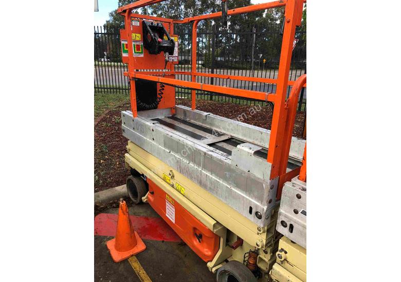caption 19FT ELECTRIC SCISSOR LIFT JLG 1930ES