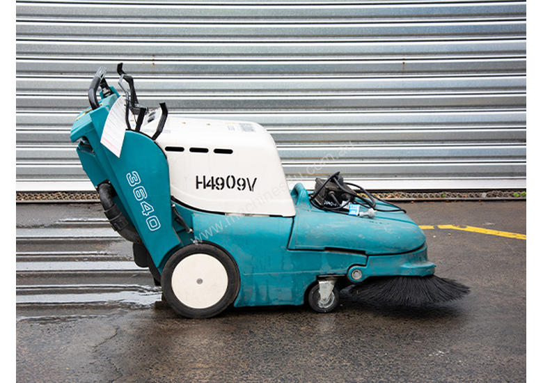 caption TENNANT 3640 Sweeper