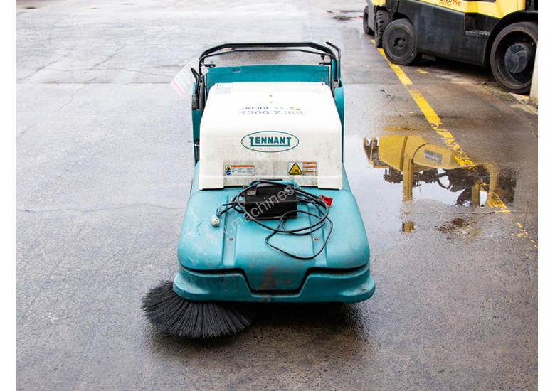 caption TENNANT 3640 Sweeper
