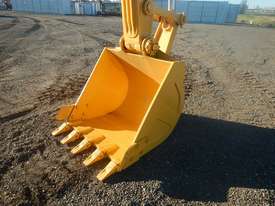 Komatsu PC210LC-8  - picture2' - Click to enlarge