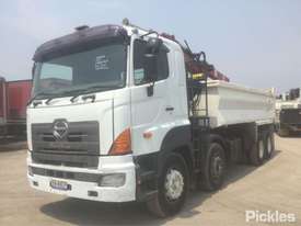 2009 Hino FY 700 - picture2' - Click to enlarge