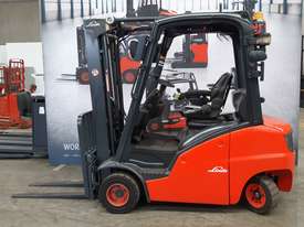 Used Forklift:  H20D Genuine Preowned Linde 2t - picture0' - Click to enlarge