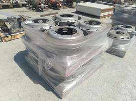 Mercedes-benz 8X Steel Rims - picture0' - Click to enlarge