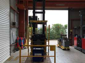 0.3T Battery Electric Order Picker - picture0' - Click to enlarge