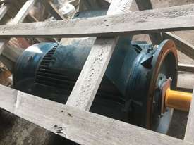 Monarch 200 kw 4 pole motor unused - picture0' - Click to enlarge