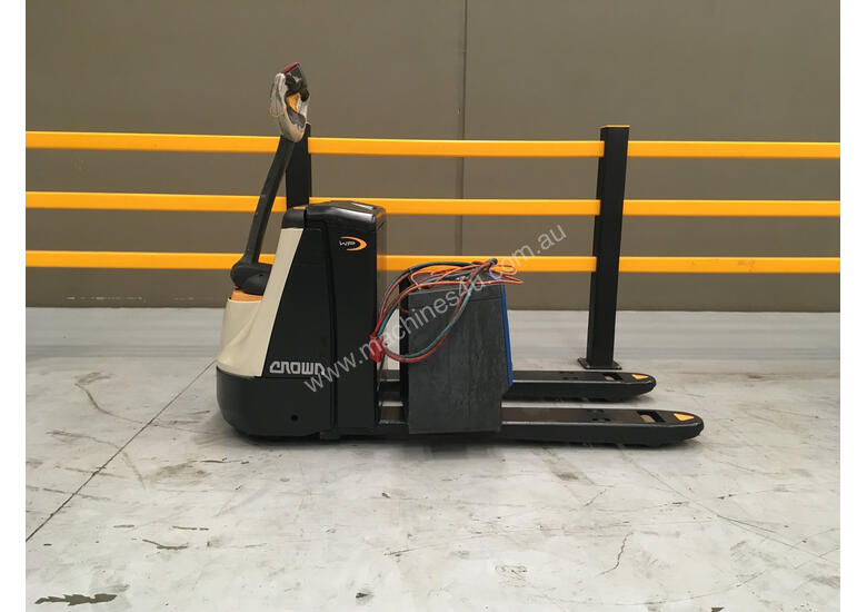caption Crown WP2320 Pallet Jack Jack/Lifting