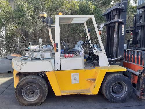 6 TON NISSAN FORKLIFT FOR SALE 2M WIDE CARRIAGE 3.7M LIFT HEIGHT DUAL AIR TYRE SIDE SHIFT 2000 MODEL