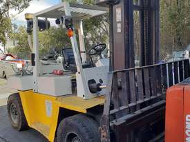 6 TON NISSAN FORKLIFT FOR SALE 2M WIDE CARRIAGE 3.7M LIFT HEIGHT DUAL AIR TYRE SIDE SHIFT 2000 MODEL - picture0' - Click to enlarge