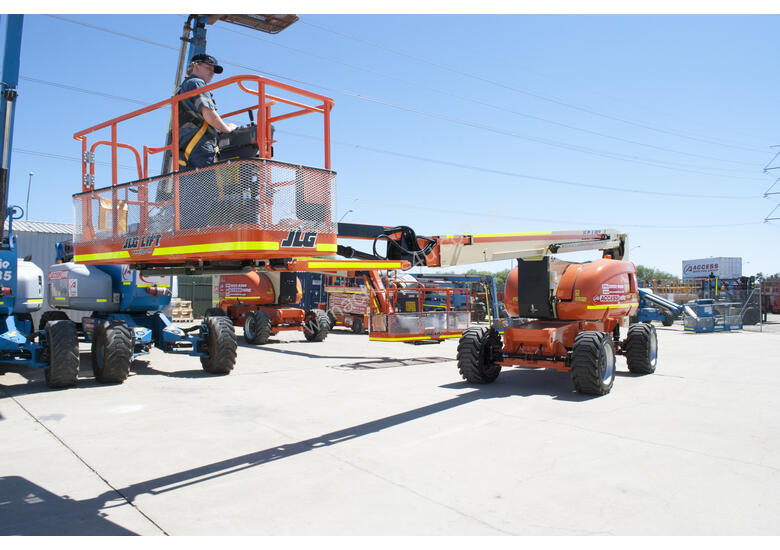 caption 2011 JLG 800AJ Diesel Articulating Boom Lift