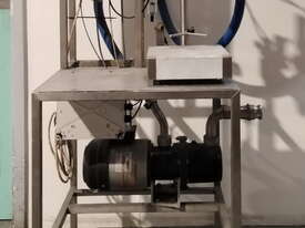 Liquid Filling Machine - picture0' - Click to enlarge