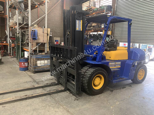 7 Tonne Forklift With Low Hours For Sale!