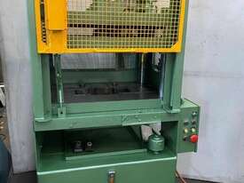 Archer 30 ton 4 Post Hydraulic Press - picture1' - Click to enlarge