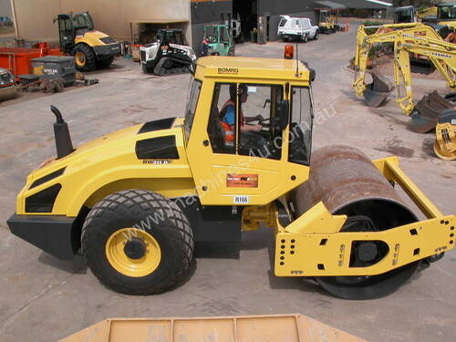 BOMAG BW211D-4 VIBRATING SMOOTH ROLLER