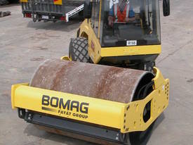BOMAG BW211D-4 VIBRATING SMOOTH ROLLER - picture1' - Click to enlarge