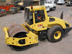 BOMAG BW211D-4 VIBRATING SMOOTH ROLLER - picture2' - Click to enlarge