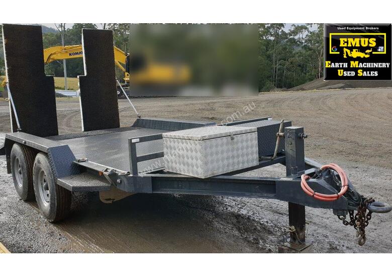caption 2001 Tandem Axle Plant Trailer, E.M.U.S. TS587