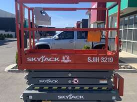 2015 Skyjack SJIII 3219 Scissor Lift - picture1' - Click to enlarge