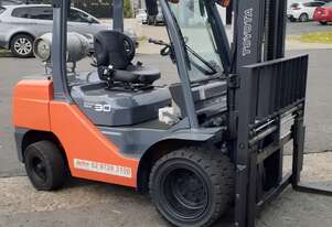 ACTIVE FORKLIFTS - Toyota 2012 Model 3 ton forklift Inbuilt digital scale hydraulic fork positioner