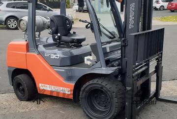 ACTIVE FORKLIFTS - Toyota 2012 Model 3 ton forklift Inbuilt digital scale hydraulic fork positioner