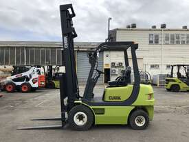 Compact Clearview Mast 2.0t LPG CLARK Forklift - Hire - picture0' - Click to enlarge