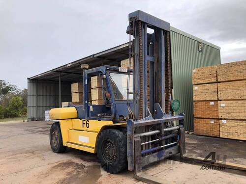 Komatsu Forklift 16T