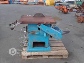 DURDEN 3 PHASE BENCH SAW - picture1' - Click to enlarge