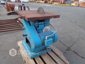 DURDEN 3 PHASE BENCH SAW - picture2' - Click to enlarge