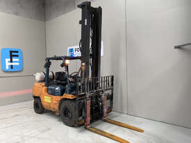 Toyota 02-7FGA50 LPG / Petrol Counterbalance Forklift - picture0' - Click to enlarge