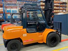 TOYOTA 02-7FD45 33641 **4.5 TON 4500 KG CAPACITY DIESEL FORKLIFT ** 2010 BUILD 7SERIES MODEL - picture0' - Click to enlarge