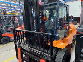 TOYOTA 02-7FD45 33641 **4.5 TON 4500 KG CAPACITY DIESEL FORKLIFT ** 2010 BUILD 7SERIES MODEL - picture0' - Click to enlarge