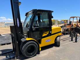 Yale GDP50VX 5 ton diesel forklift - picture0' - Click to enlarge