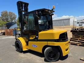 Yale GDP50VX 5 ton diesel forklift - picture1' - Click to enlarge