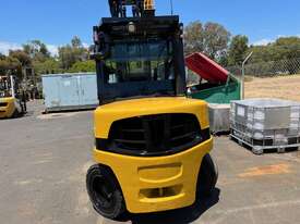 Yale GDP50VX 5 ton diesel forklift - picture2' - Click to enlarge