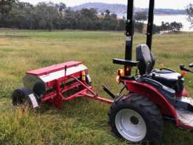 FARMTECH ILS-200S LIME SPREADER (300L S) - picture2' - Click to enlarge