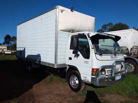 Small Pantech truck - picture0' - Click to enlarge