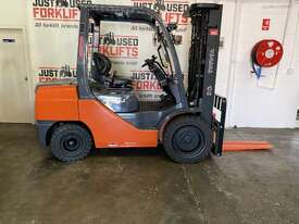 TOYOTA 72-8FDJ35 61767 DIESEL 3.5 TON 3500 KG CAPACITY FORKLIFT 4300MM 3 STAGE CONTAINER MAST. - picture0' - Click to enlarge